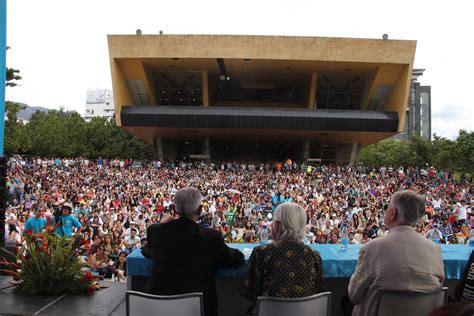 El Festival de Poesía de Medellín: Un Homenaje a la Voz y al Lenguaje Colombiano Moderno