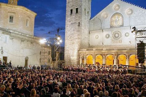  El Festival de Música y Arte de Spoleto: Una Explosión Cultural que Transformó un Pueblo Italiano